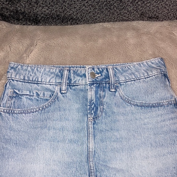 SLD CRTSY Hollister Light Blue Denim Mini Skort, Size 2 - Picture 2 of 6